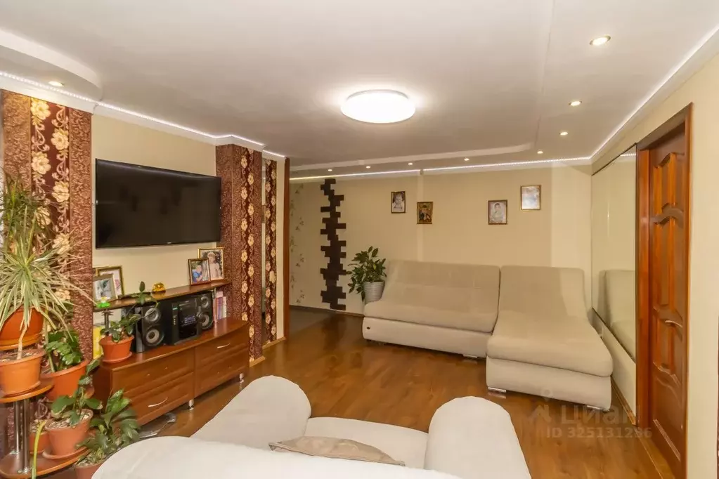 3-к кв. Челябинская область, Челябинск ул. Комарова, 110 (66.0 м) - Фото 2