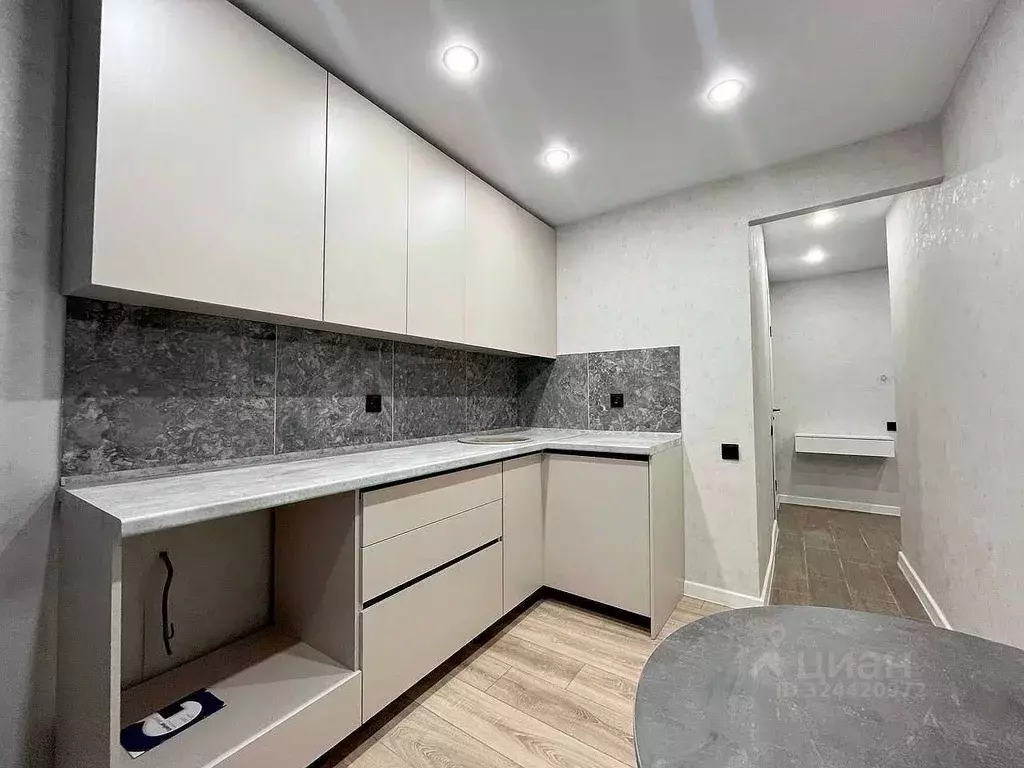 1-к кв. Тюменская область, Тюмень ул. Александра Матросова, 1 (42.5 м) - Фото 2