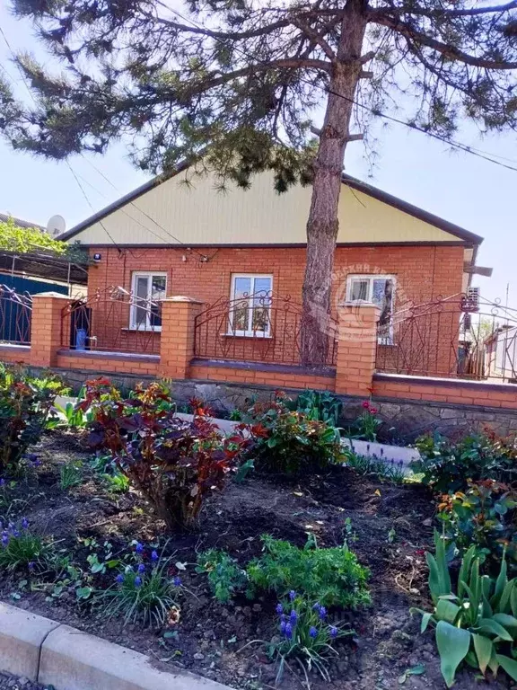 Дом в Ростовская область, пос. Матвеев Курган ул. Разина, 20 (80 м) - Фото 1