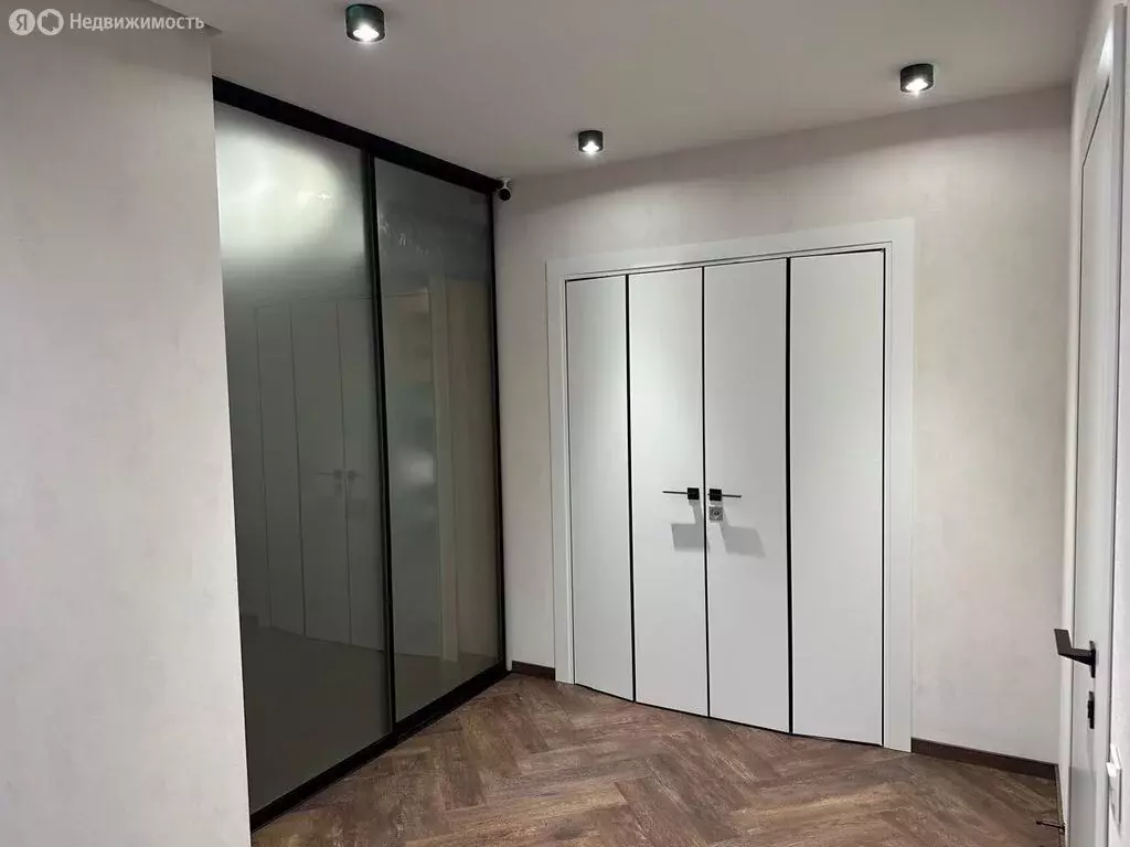 3-комнатная квартира: Краснодар, Дальняя улица, 8к2 (100 м) - Фото 0