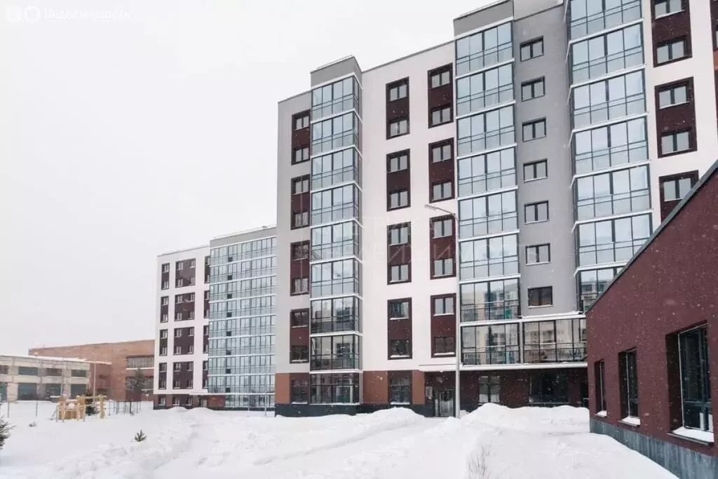 3-комнатная квартира: Тюмень, улица Парада Победы, 17 (75 м) - Фото 1