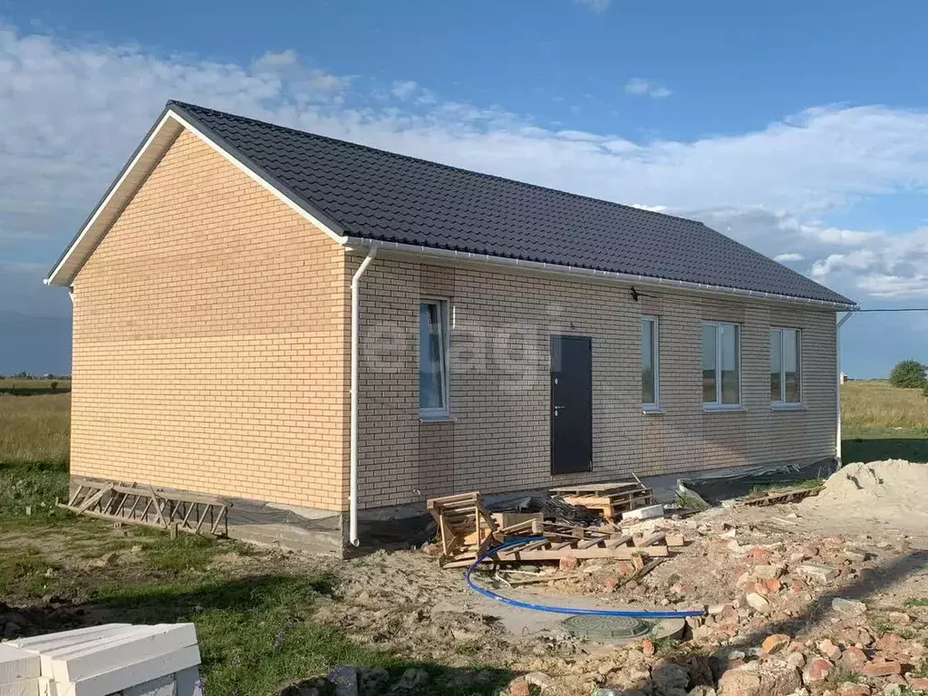 Дом в Курская область, Курский район, с. Рышково ул. Калиновая (90 м) - Фото 1