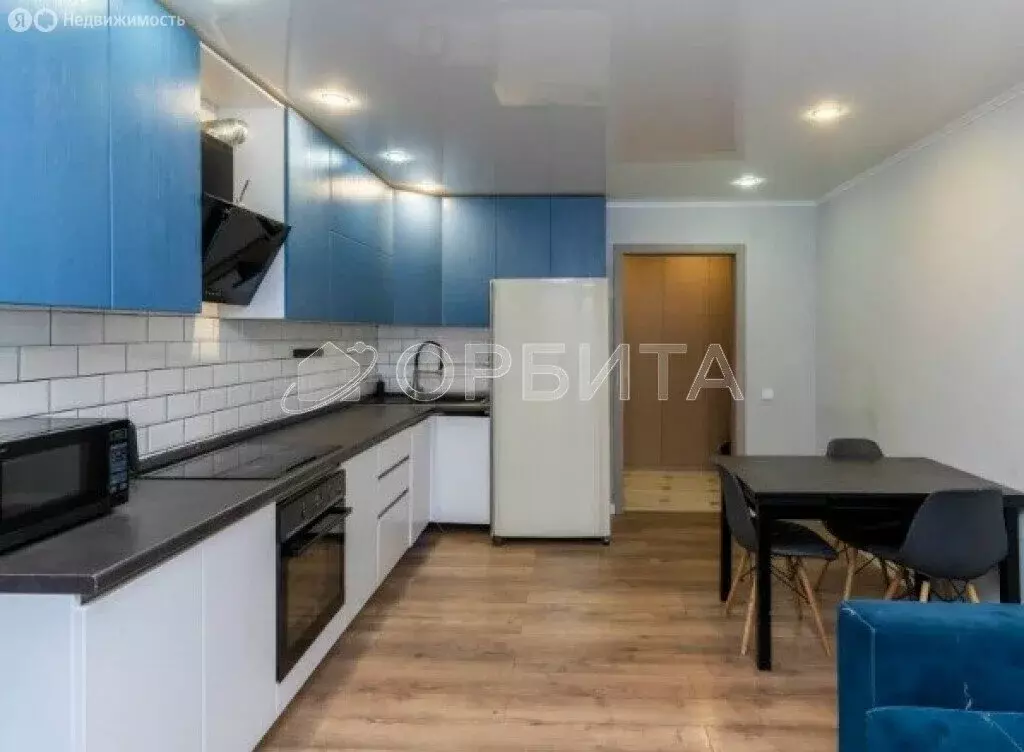 2-комнатная квартира: Тюмень, улица Александра Митинского, 3 (67 м) - Фото 1