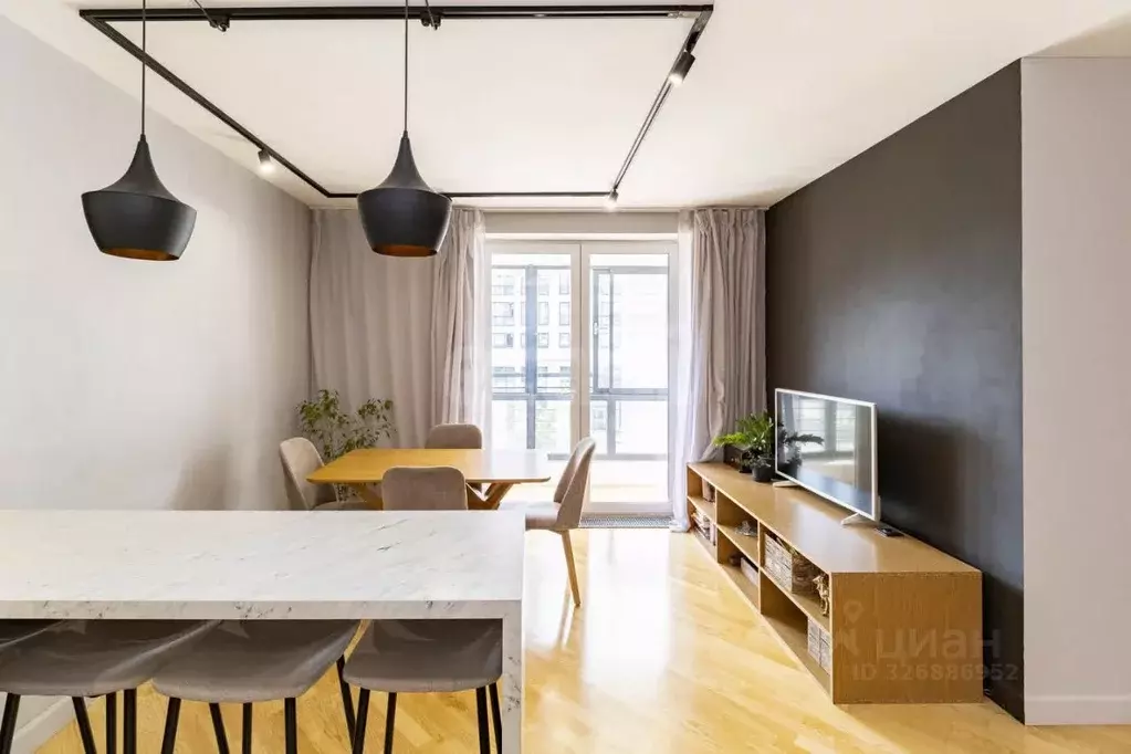 2-к кв. Тюменская область, Тюмень ул. 50 лет Октября, 57А (61.3 м) - Фото 1