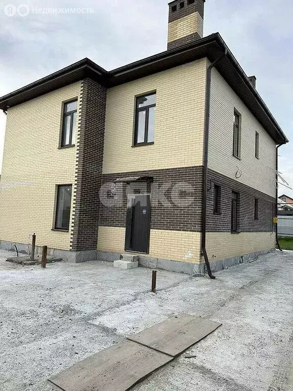 Дом в Ростов-на-Дону, Архитектурная улица (180 м) - Фото 0