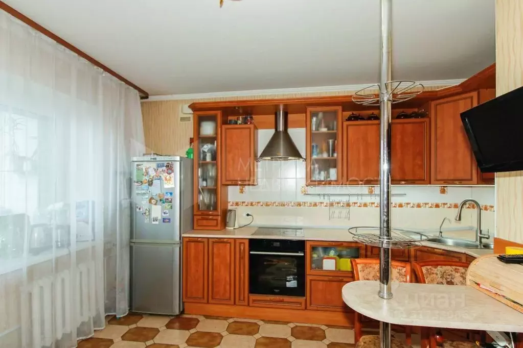 2-к кв. Тюменская область, Тюмень Молодежная ул., 28 (70.0 м) - Фото 0