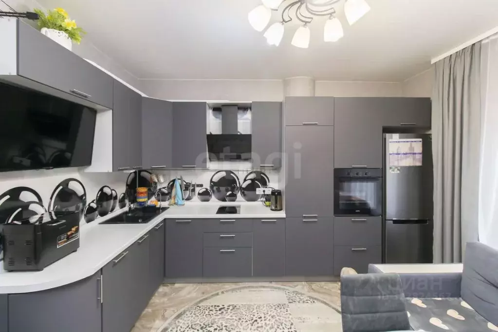 2-к кв. Тюменская область, Тюмень ул. 50 лет ВЛКСМ, 19 (80.0 м) - Фото 2