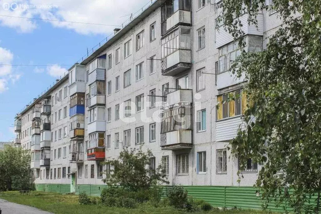 2-комнатная квартира: Тобольск, 8-й микрорайон, 10 (48.2 м) - Фото 2