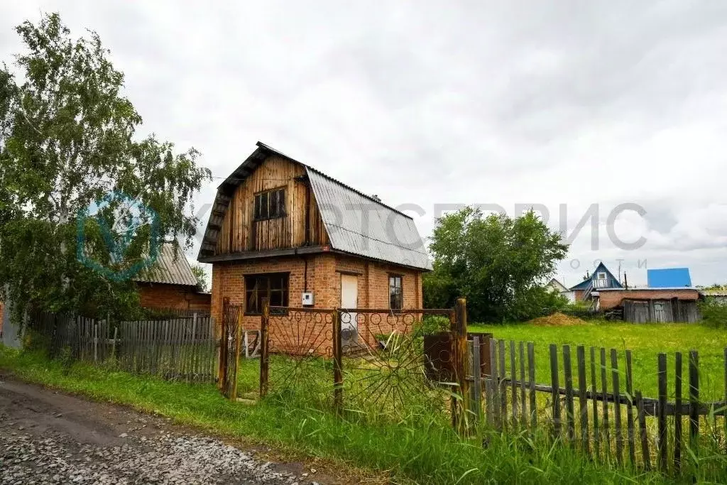 Дом в Омская область, Таврический район, с. Харламово ул. 60 лет СССР ... - Фото 0