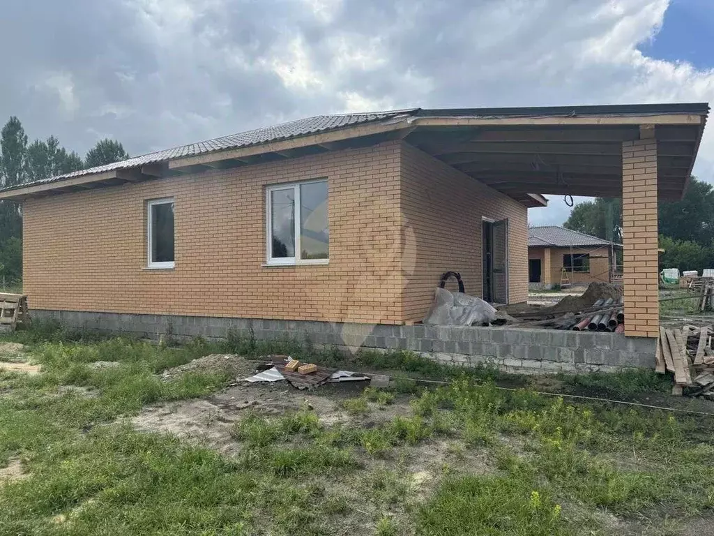 Дом в Белгородская область, Старооскольский городской округ, с. ... - Фото 1