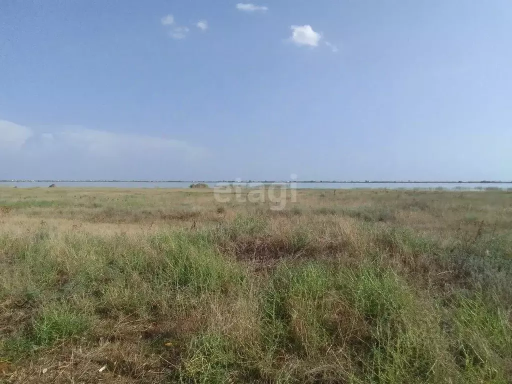 Участок в Крым, Сакский район, Штормовское с/пос, с. Крыловка ул. Мира ... - Фото 0