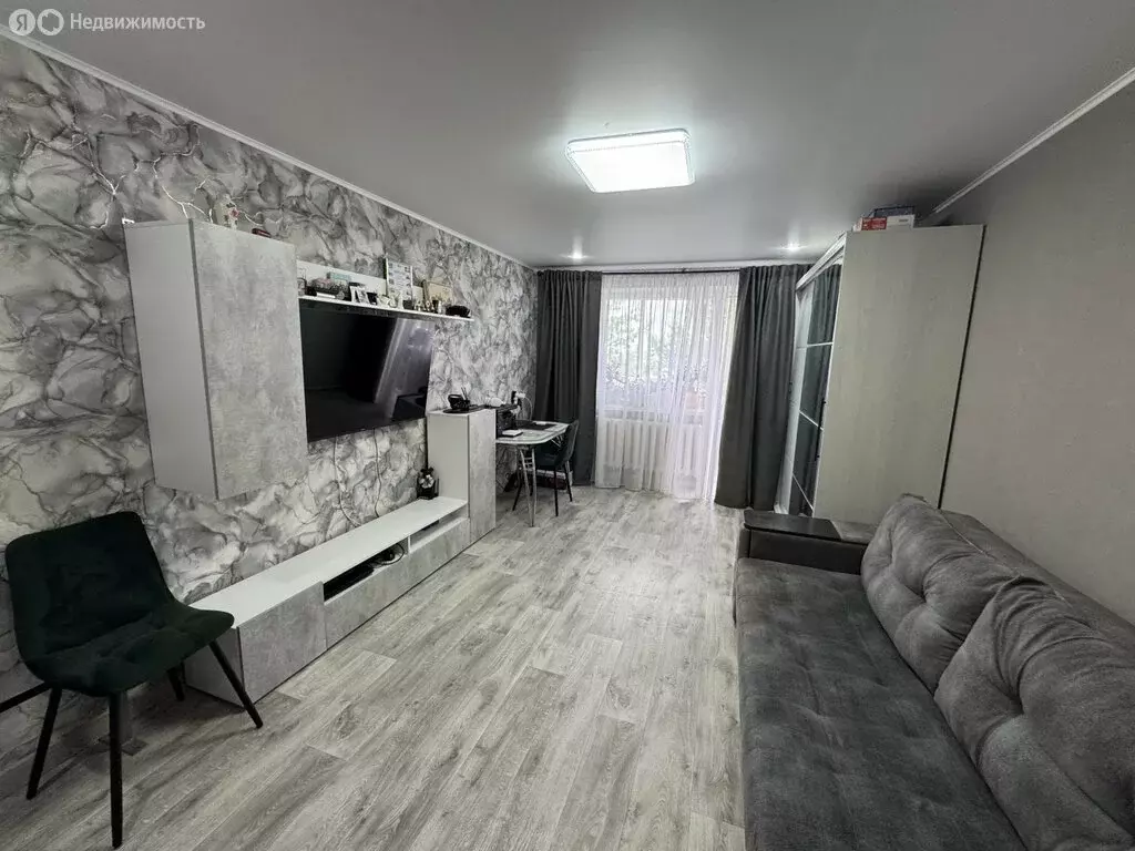 2-комнатная квартира: Октябрьский, 21-й микрорайон, 8 (46 м) - Фото 0
