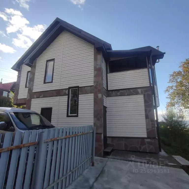 Дом в Камчатский край, Петропавловск-Камчатский ул. Беринга, 103 (200 ... - Фото 2