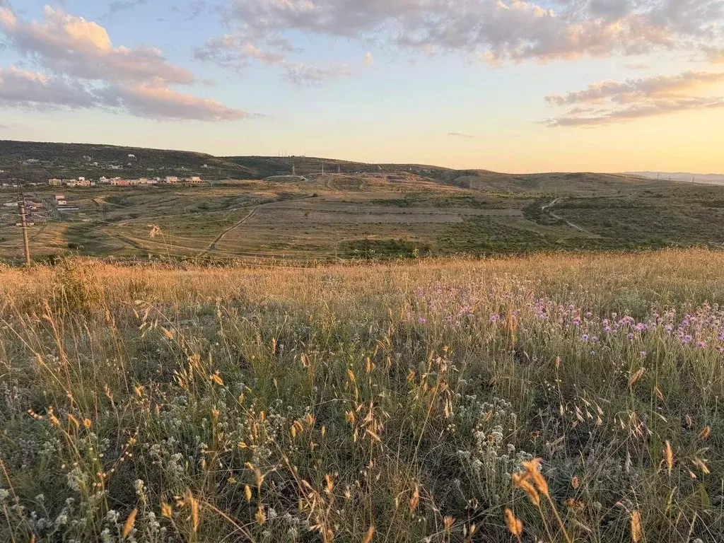Участок в Крым, Феодосия муниципальный округ, с. Солнечное ул. ... - Фото 1