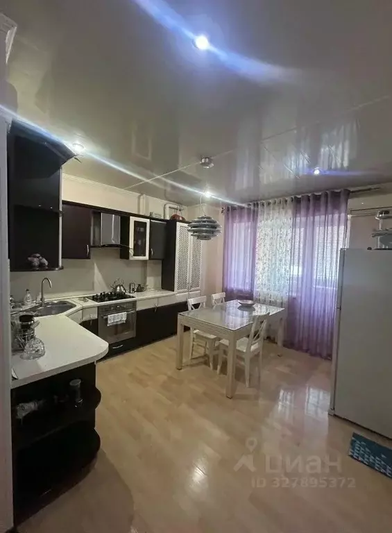 2-к кв. Астраханская область, Астрахань ул. Менжинского, 4к1 (80.0 м) - Фото 1