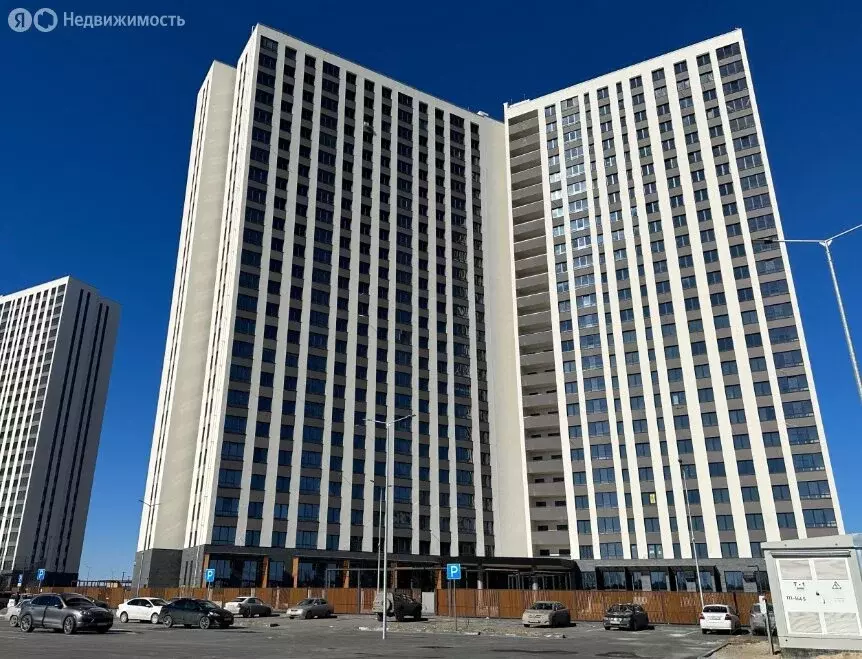 2-комнатная квартира: Тюмень, Краснооктябрьская улица, 8 (61 м) - Фото 0