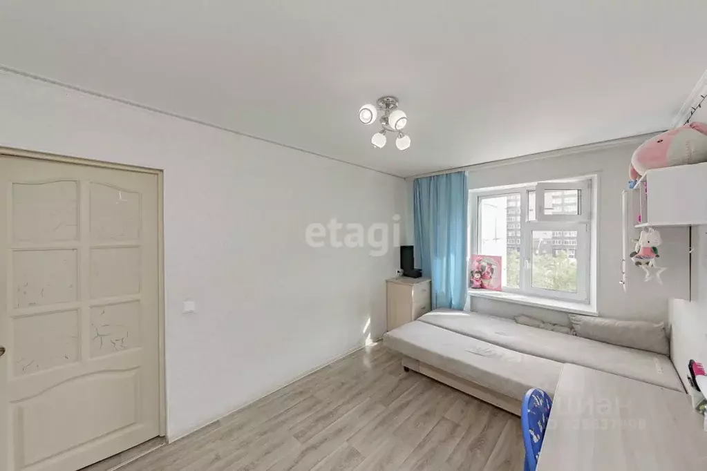 2-к кв. Тюменская область, Тюмень Восточный мкр, ул. Моторостроителей, ... - Фото 0