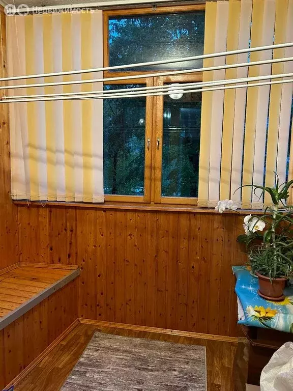 3-комнатная квартира: Старый Оскол, микрорайон Жукова, 42 (64 м) - Фото 0