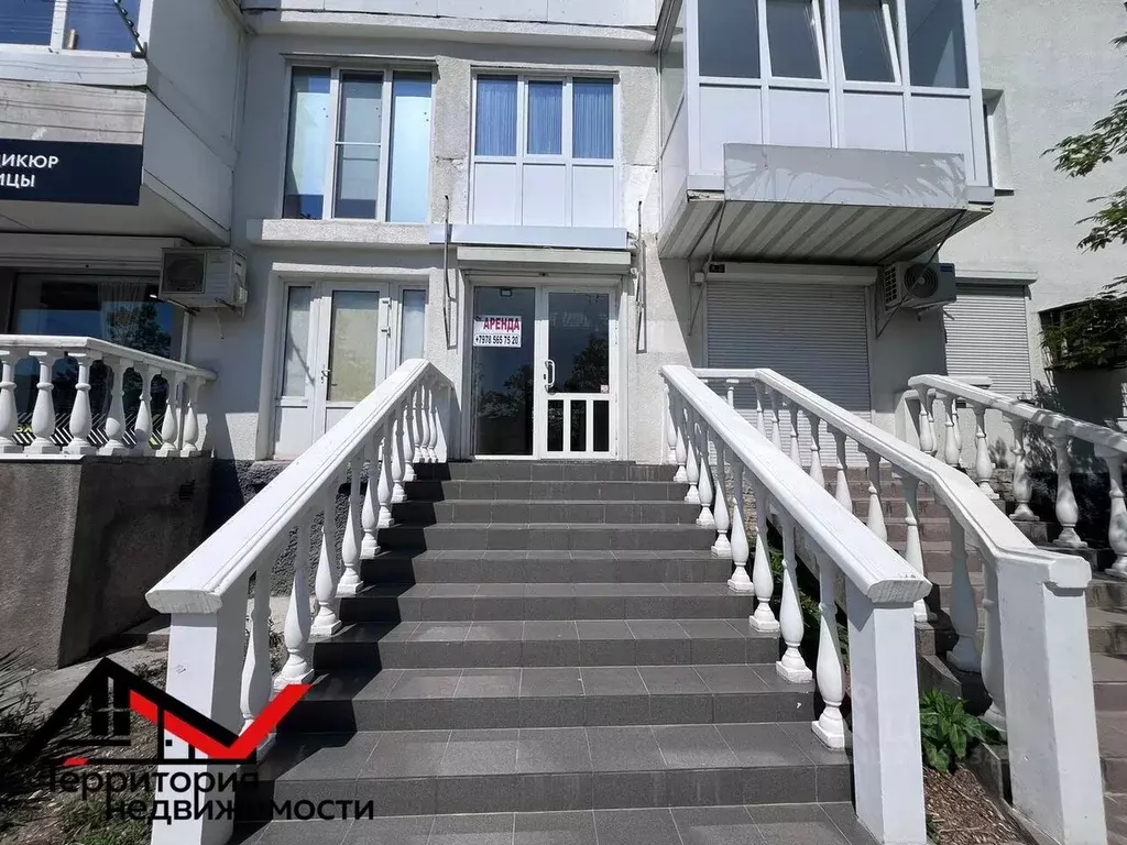 Помещение свободного назначения в Севастополь просп. Октябрьской ... - Фото 1