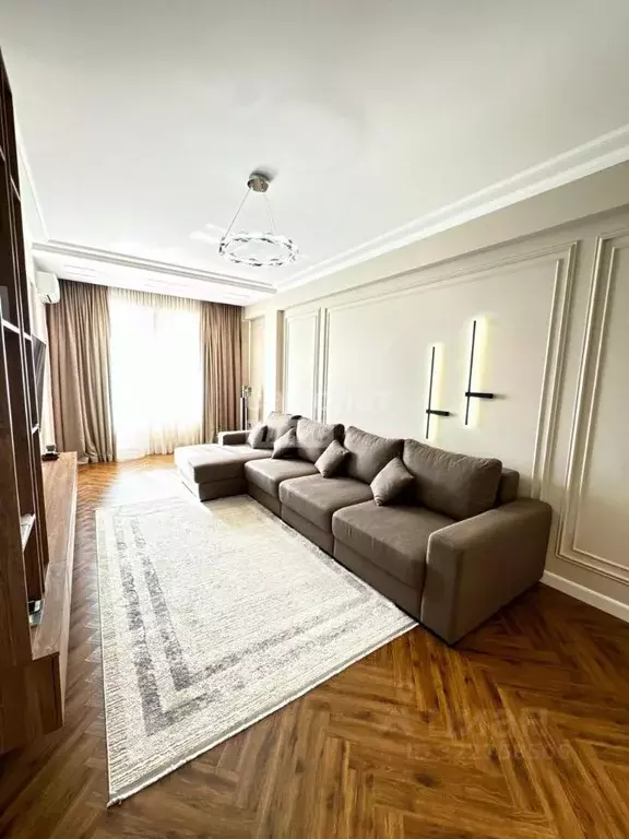 2-к кв. Дагестан, Махачкала ул. Азизова, 61 (82.0 м) - Фото 1