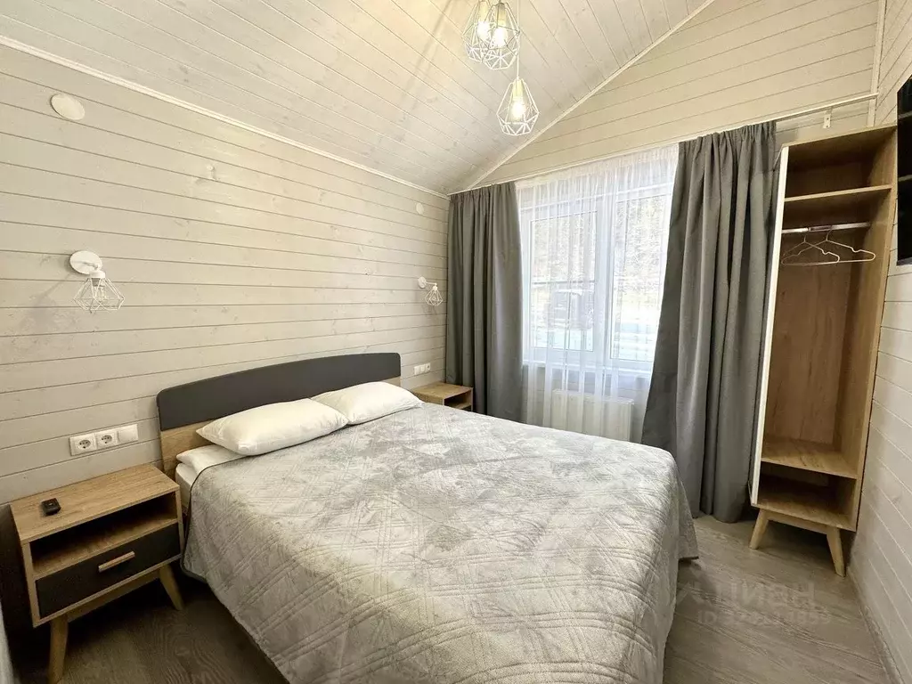 Дом в Карачаево-Черкесия, Зеленчукский район А-156, 67-й км (32 м) - Фото 1