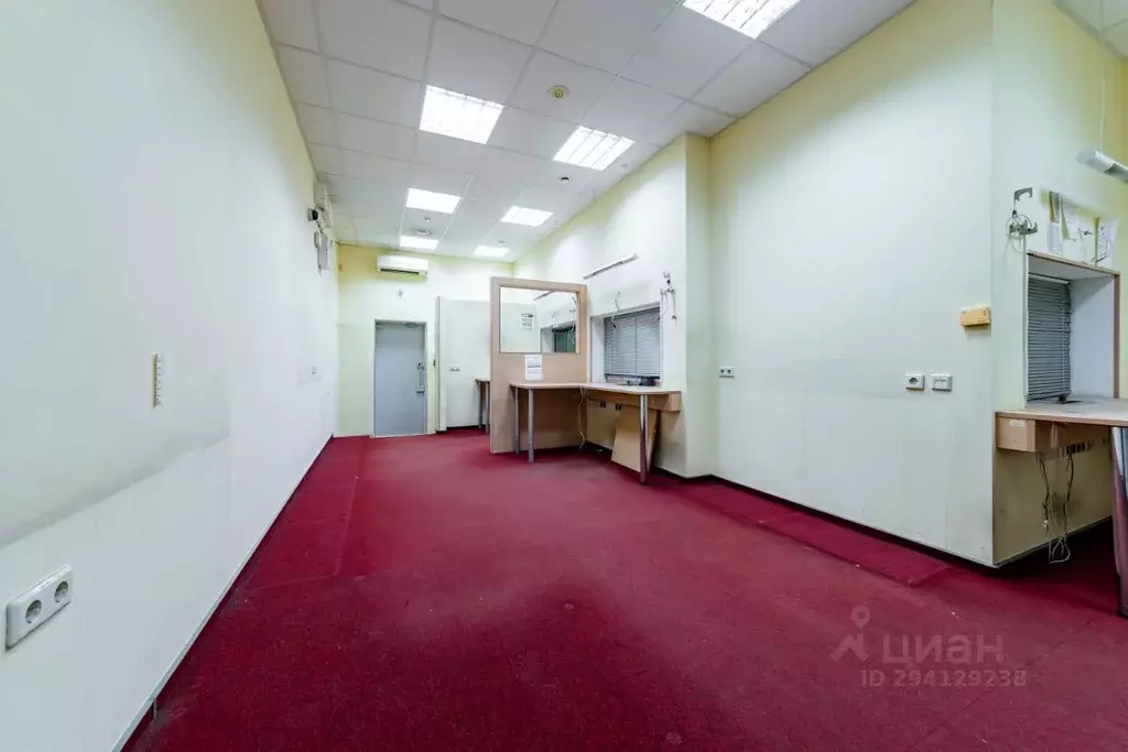 Торговая площадь в Санкт-Петербург Кирочная ул., 24 (345 м) - Фото 1