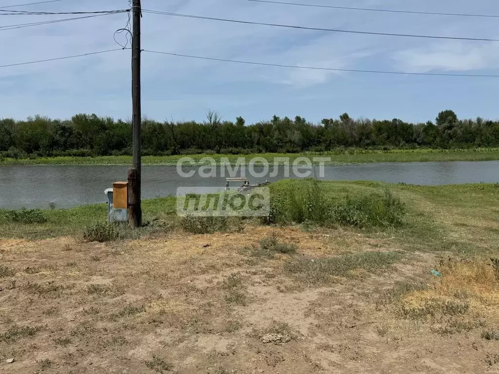 Дом в Астраханская область, Приволжский район, с. Растопуловка ... - Фото 1