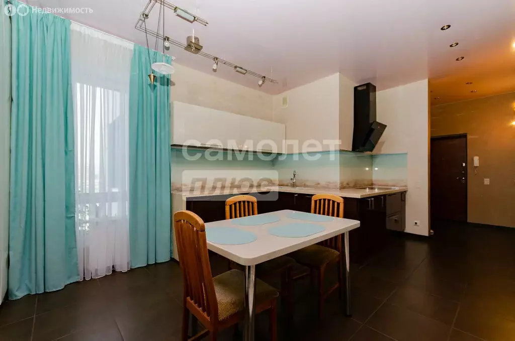 2-комнатная квартира: Челябинск, улица Братьев Кашириных, 154 (70.4 м) - Фото 0