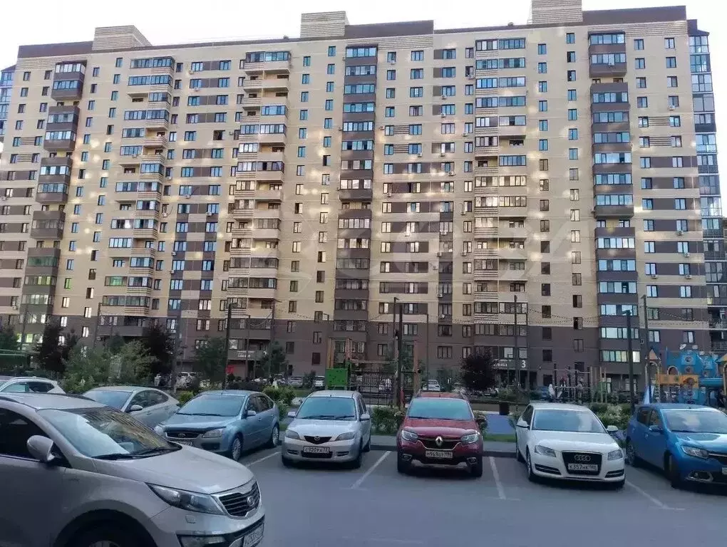 Квартира-студия: Тюмень, улица Тимофея Чаркова, 81 (27.6 м) - Фото 1