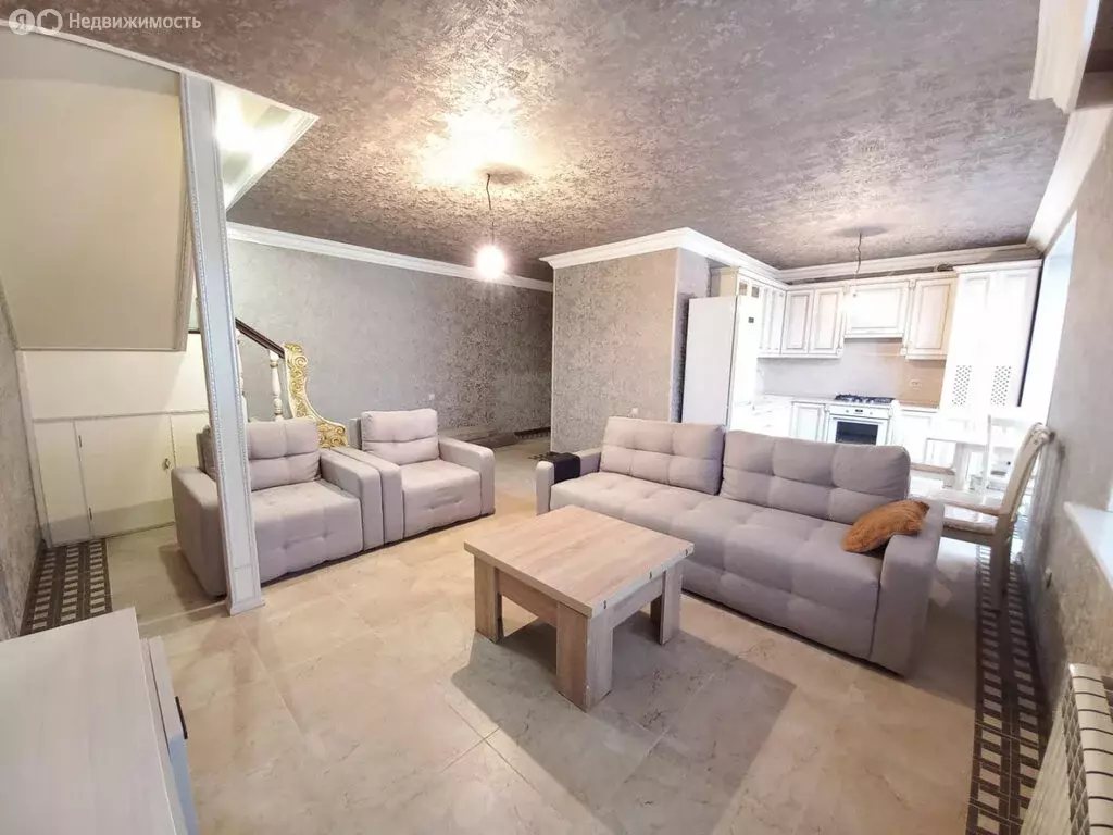 3-комнатная квартира: Чегем, микрорайон Южный, 28 (100 м) - Фото 0