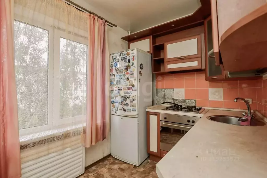 3-к кв. Удмуртия, Ижевск Молодежная ул., 79Б (53.7 м) - Фото 0