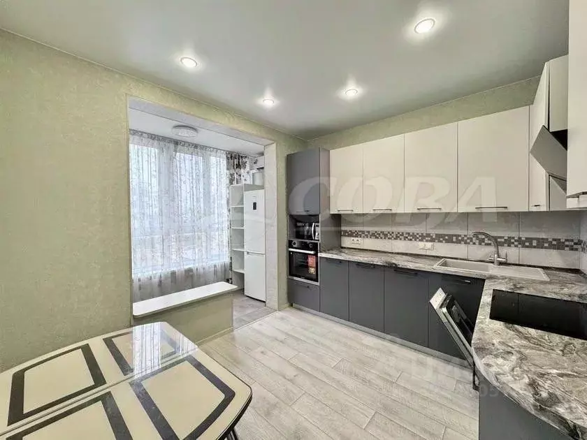 2-к кв. Тюменская область, Тюмень ул. Федюнинского, 30к3 (63.0 м) - Фото 1