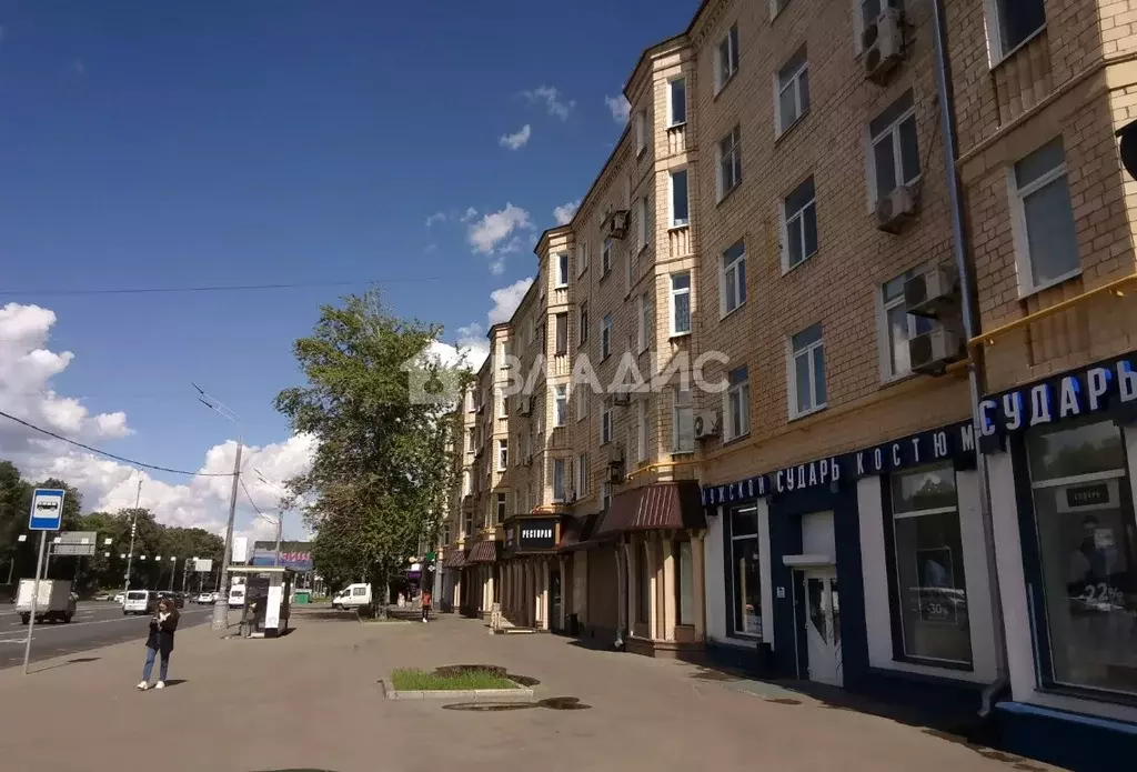 Продается комната в 3-комнатной квартире - Фото 0