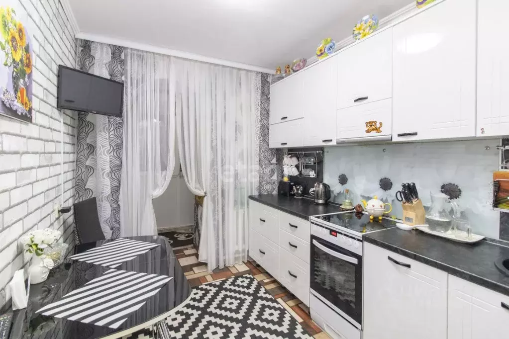 3-к кв. Тюменская область, Тюмень Инженерная ул., 62 (63.0 м) - Фото 1