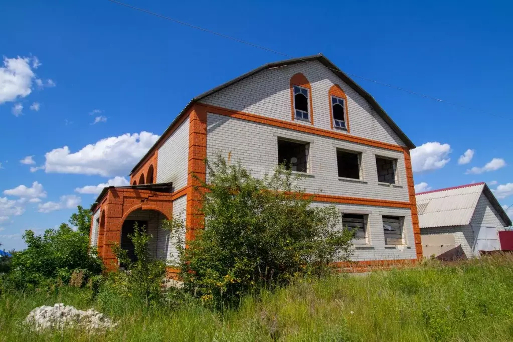 Дом в Белгородская область, Алексеевка ул. Фарджина Пасека (280 м) - Фото 0