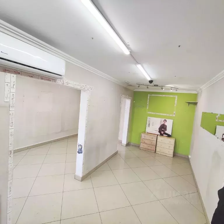 Торговая площадь в Омская область, Омск ул. 20-я Линия, 61 (40 м) - Фото 1