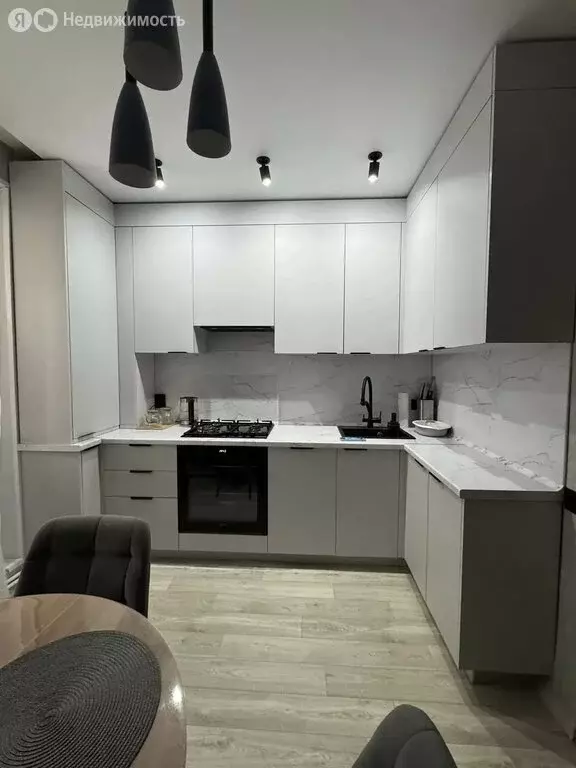 3-комнатная квартира: Белгород, улица Есенина, 46 (63.3 м) - Фото 1