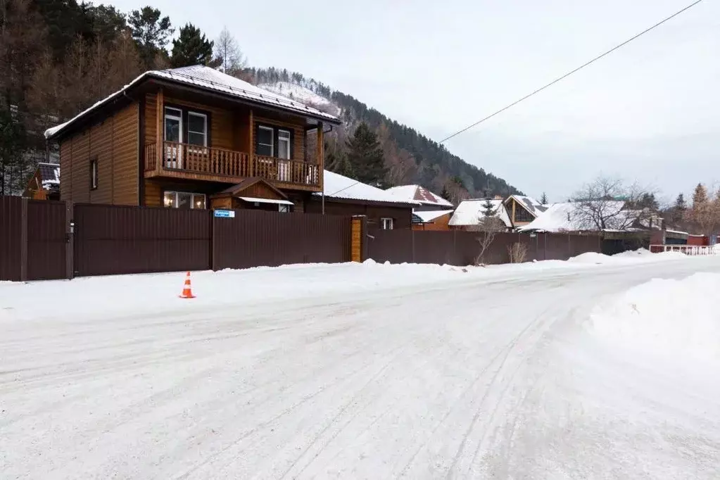Дом в Иркутская область, Иркутский муниципальный округ, Листвянка рп ... - Фото 1