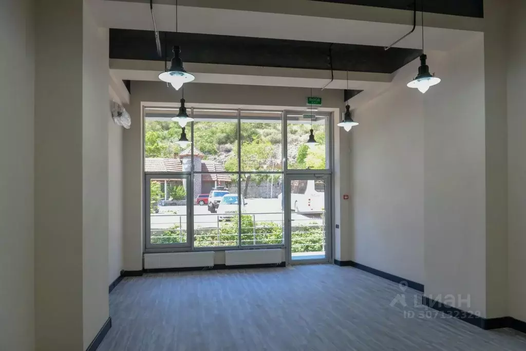 Офис в Севастополь ул. Портовая, 17 (40 м) - Фото 1