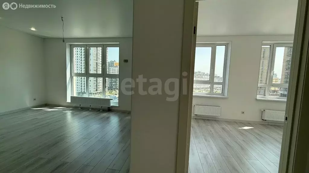 2-комнатная квартира: Тюмень, улица Фармана Салманова, 15 (68.5 м) - Фото 1