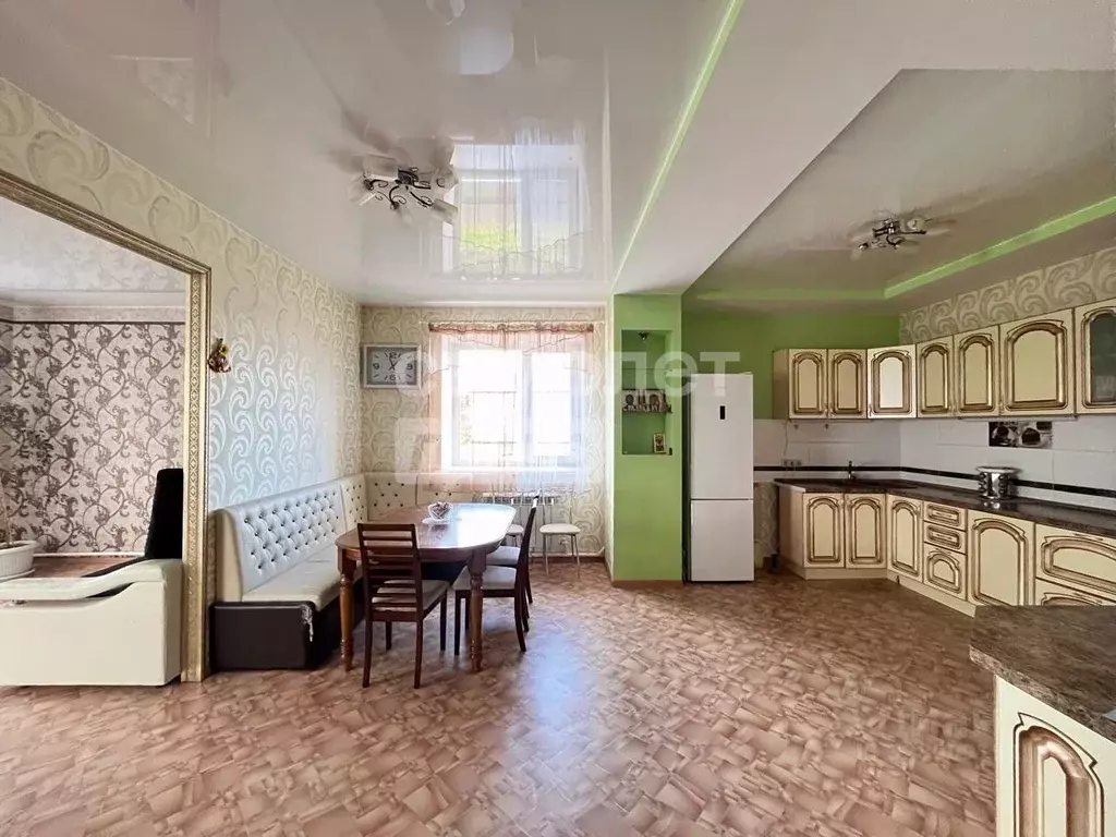 Коттедж в Омская область, Омск Литейная ул. (249 м) - Фото 1