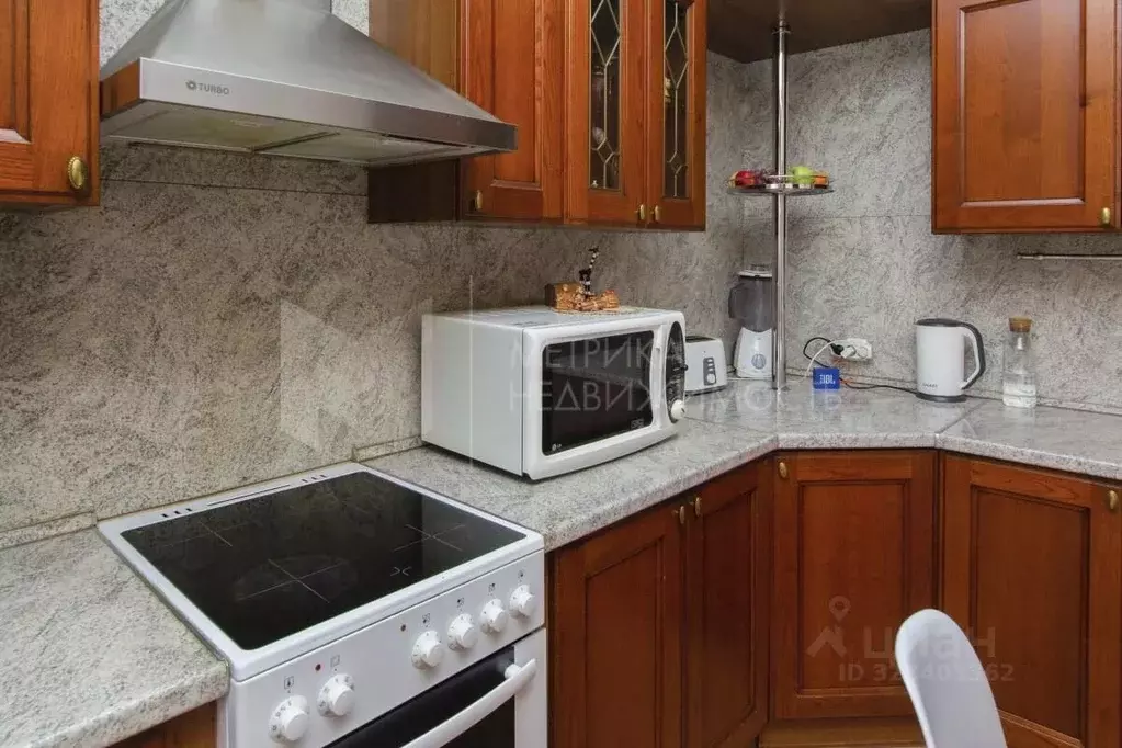 1-к кв. Тюменская область, Тюмень ул. Александра Матросова, 1к2 (52.9 ... - Фото 1