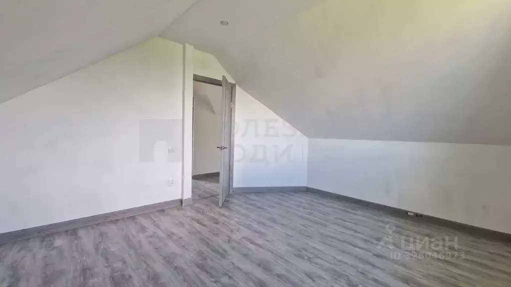 Дом в Новгородская область, Новгородский район, Ермолинское с/пос, д. ... - Фото 1