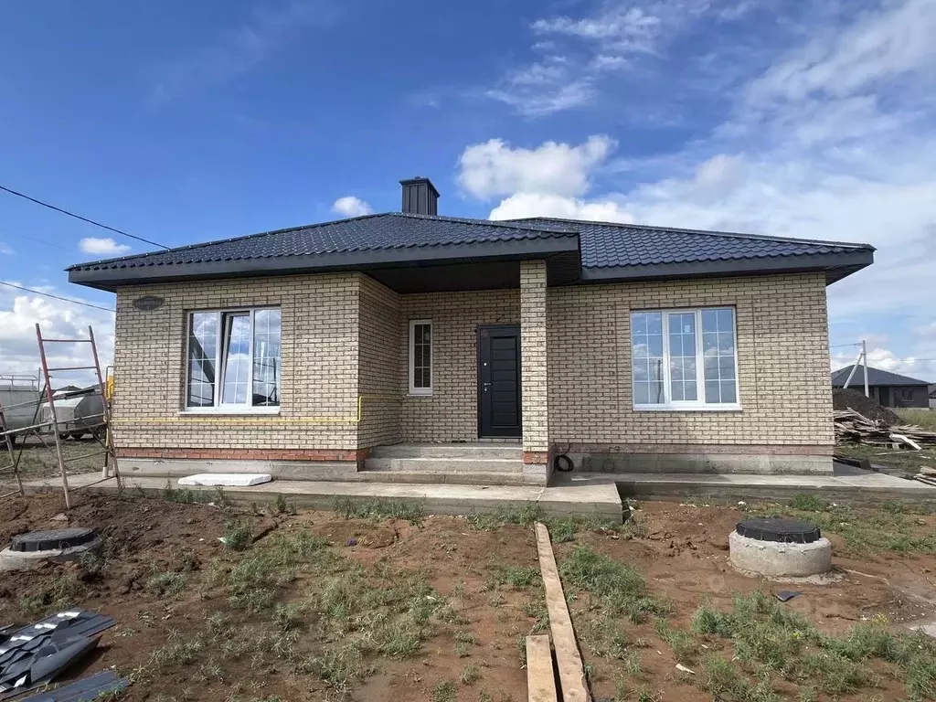 Дом в Оренбургская область, Оренбургский район, с. Благословенка ул. ... - Фото 1