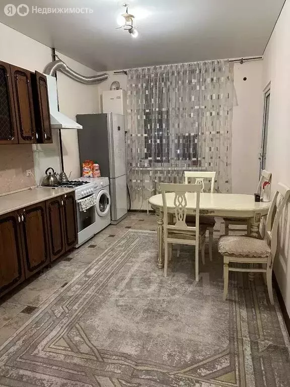 3-комнатная квартира: Махачкала, улица Хуршилова, 9 (85 м) - Фото 1