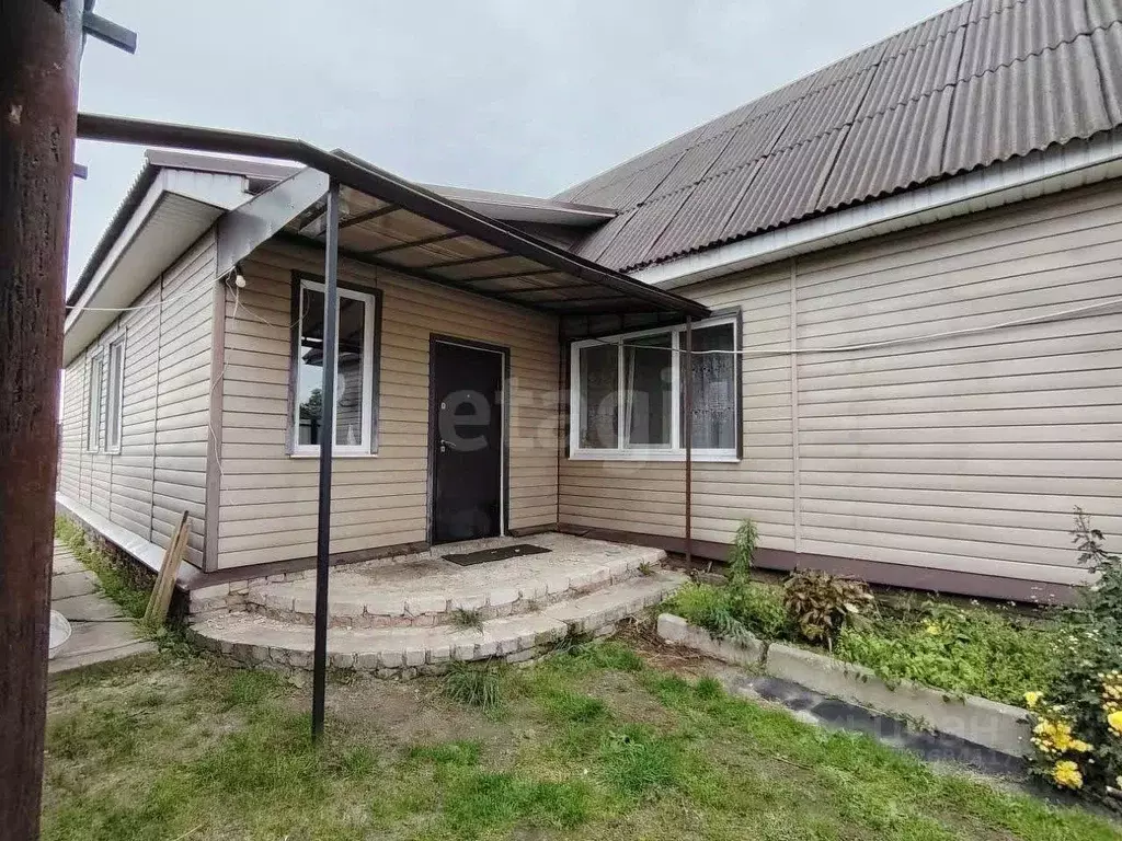 Дом в Брянская область, Трубчевский район, Телецкое с/пос, д. Красное ... - Фото 1