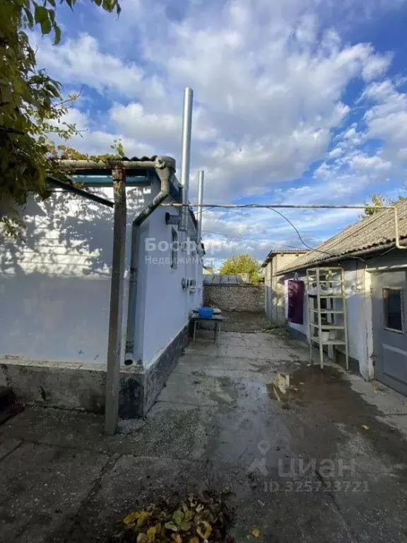 Дом в Крым, Кировский район, Первомайское с/пос, с. Садовое пер. ... - Фото 2