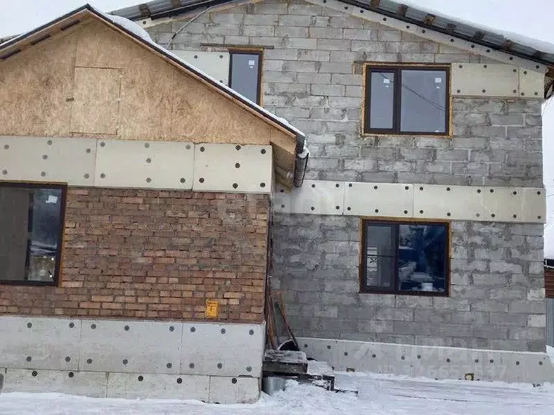 Дом в Алтай, Майминский район, с. Майма Почтовый пер., 17А (120 м) - Фото 1