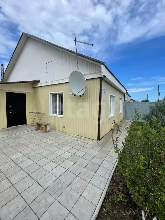 Дом в Омская область, Таврическое рп ул. Совхозная, 25кв2 (61 м) - Фото 1