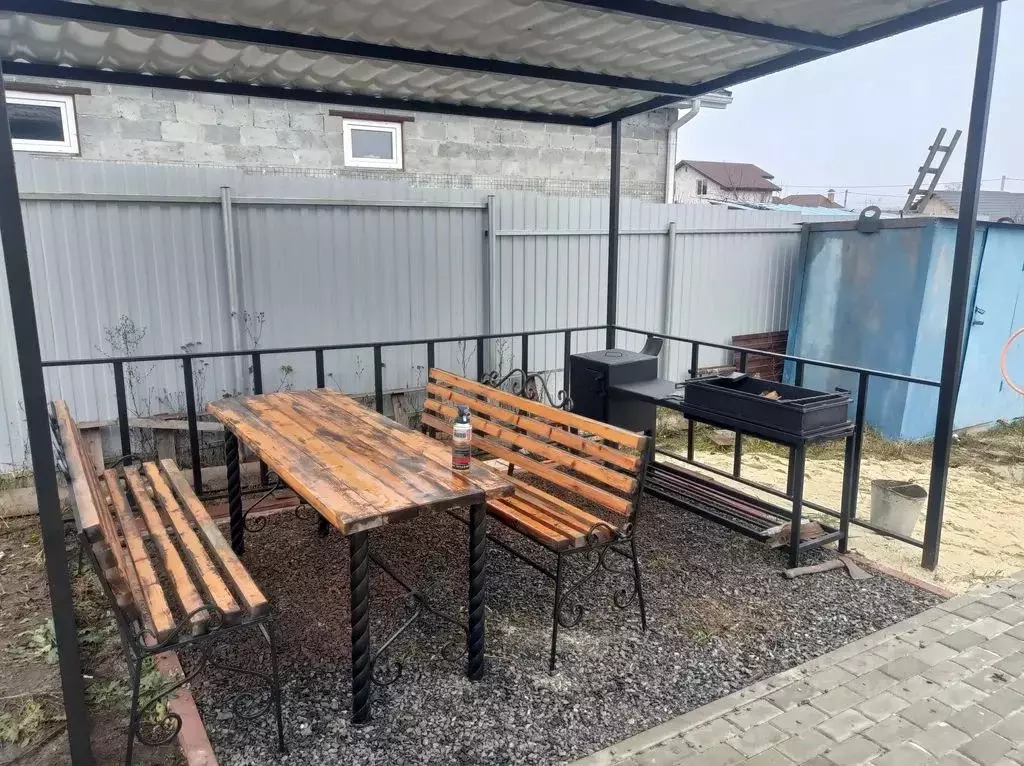 Дом в Белгородская область, Старый Оскол ул. Алтайская, 20 (100 м) - Фото 1